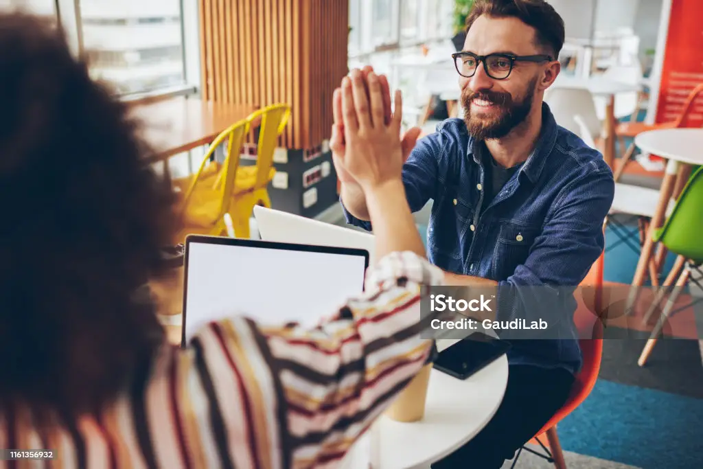 Kolleginnen und Kollegen freuen sich über erfolgreich erprobte Unterrichtsideen